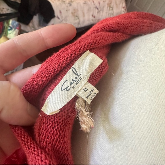 Easel Crimson Hooded Knit Sweater - Picture 14 of 16